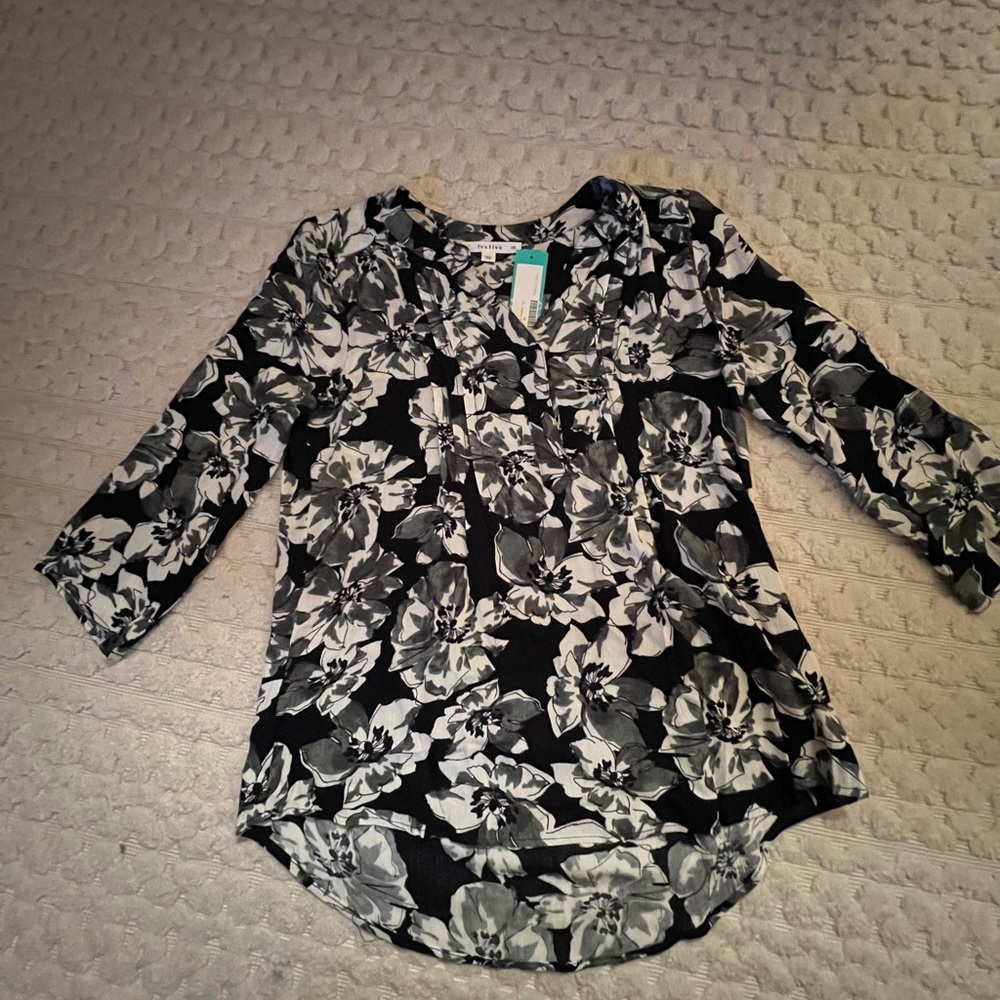 NWT Fun2Fun Kearney Henley top from Stitch Fix XS